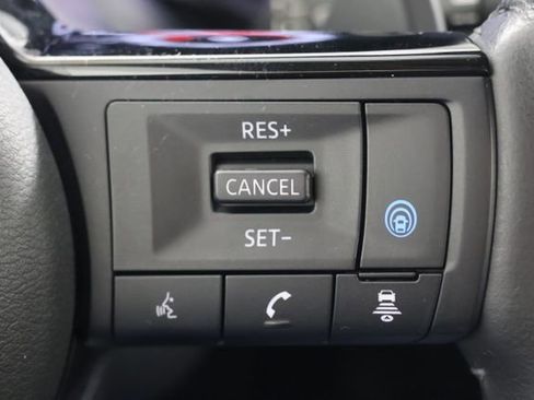 Used 2022 Nissan Rogue Platinum w/ Head-Up Display Package image 12