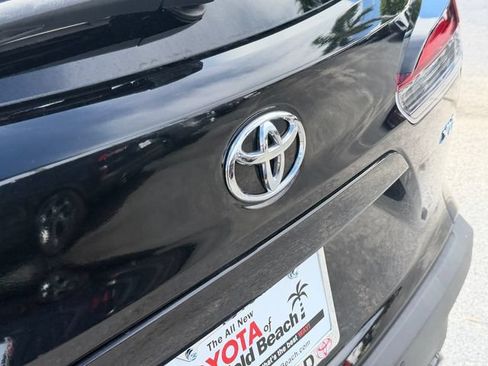 Certified 2023 Toyota Corolla Cross XLE w/ Convenience Package FWD image 17