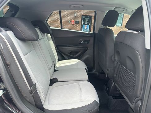 Used 2020 Chevrolet Trax LT FWD image 16