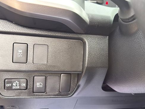 Used 2020 Toyota Tacoma SR5 w/ SR5 Appearance Package (SM) RWD image 17