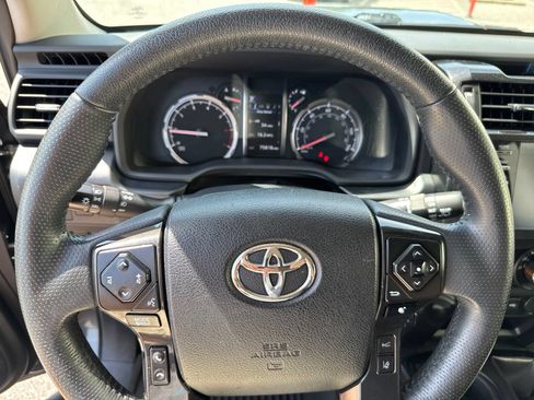 Used 2020 Toyota 4Runner TRD Off-Road Premium AWD/4WD image 34