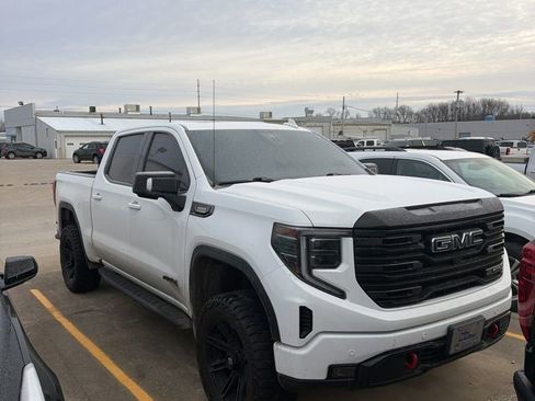 Used 2022 GMC Sierra 1500 AT4 w/ AT4 Premium Package image 2