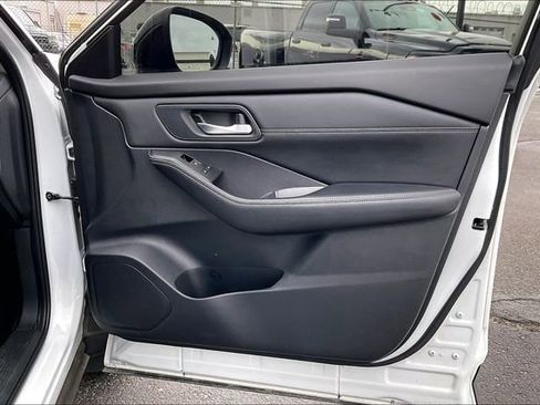 Used 2024 Nissan Rogue SL w/ SL Premium Package image 19