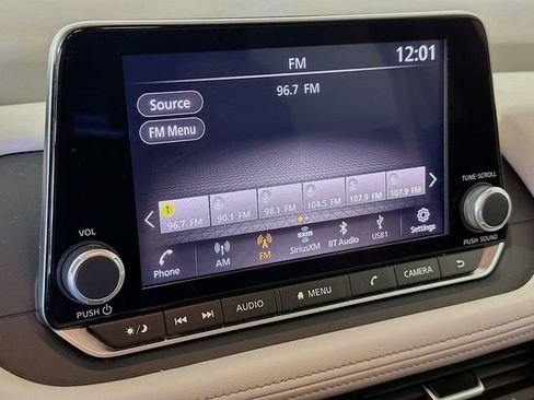 Used 2025 Nissan Rogue SV image 15