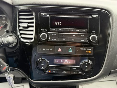 Used 2015 Mitsubishi Outlander ES FWD image 16