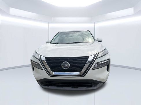 Used 2021 Nissan Rogue SV FWD image 2