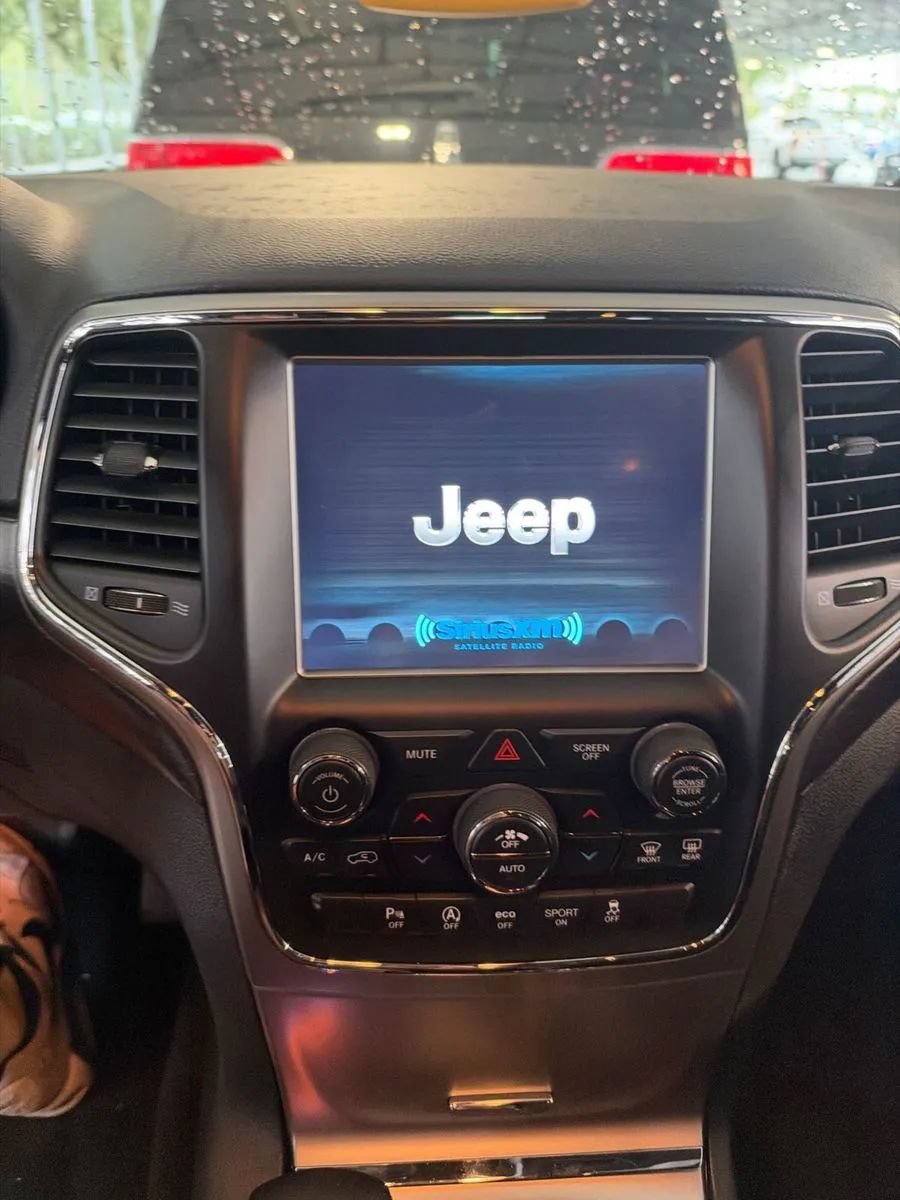 Used 2018 Jeep Grand Cherokee Altitude RWD image 9