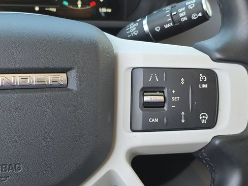 Certified 2025 Land Rover Defender 90 X-Dynamic SE AWD/4WD image 18