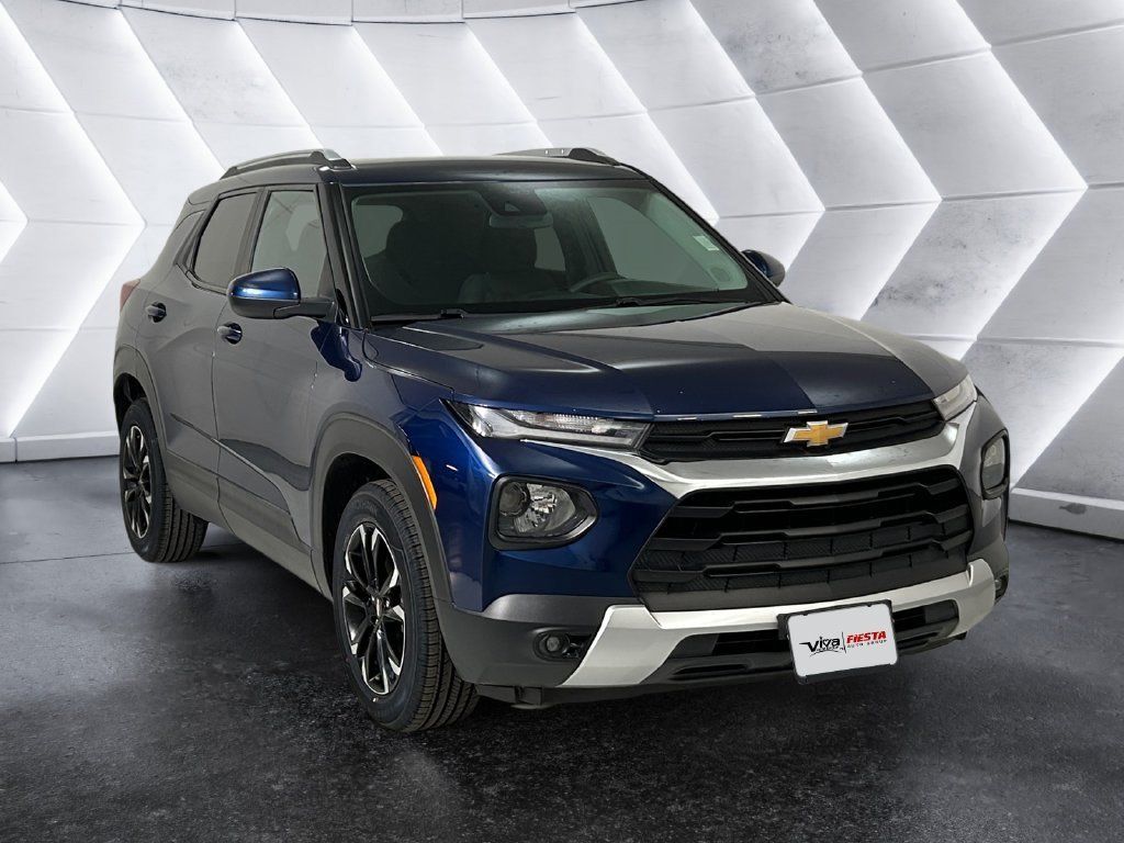 Used 2022 Chevrolet TrailBlazer LT w/ Driver Confidence Package FWD image 1