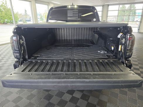 Used 2019 Toyota Tacoma TRD Off-Road image 18