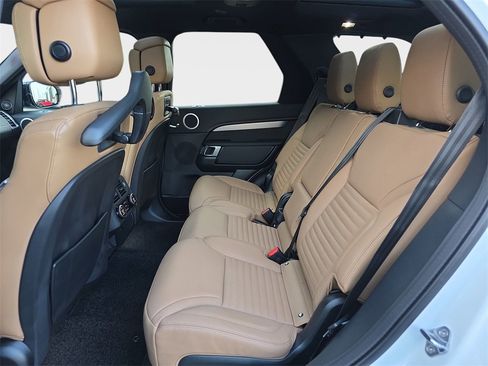 New 2026 Land Rover Discovery Limited Edition image 14