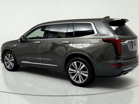 Certified 2020 Cadillac XT6 Premium Luxury FWD image 3