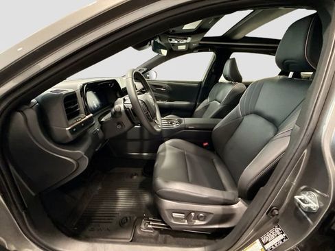 New 2025 Toyota Crown Platinum image 18