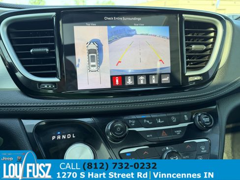 Used 2024 Chrysler Pacifica Limited w/ S Appearance Package FWD image 31