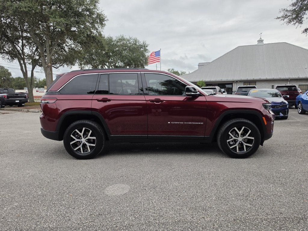 Certified 2025 Jeep Grand Cherokee Limited w/ Trailer Tow Package AWD/4WD image 3