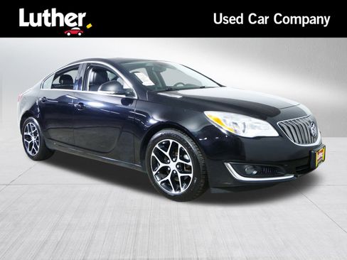Used 2016 Buick Regal Sport Touring image 1