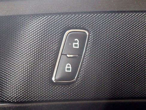 Used 2018 Ford Fusion SE w/ Equipment Group 201A FWD image 29