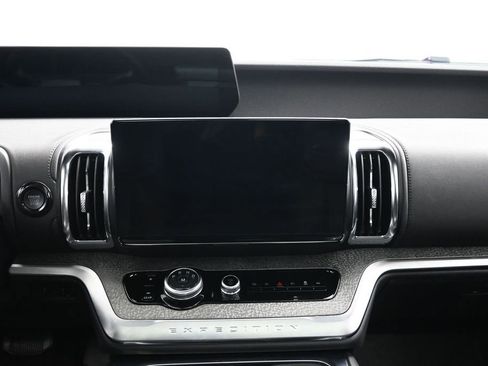 Used 2025 Ford Expedition Tremor AWD/4WD image 11