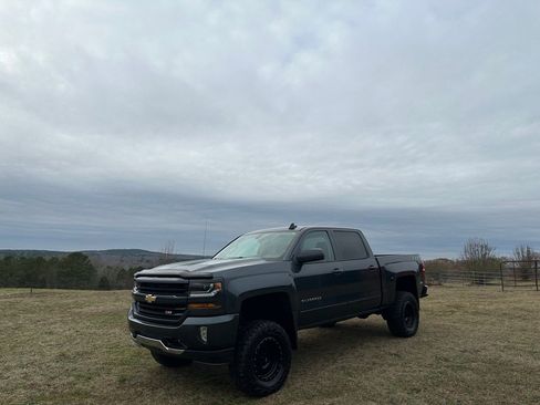 Used 2018 Chevrolet Silverado 1500 LT w/ All Star Edition image 8