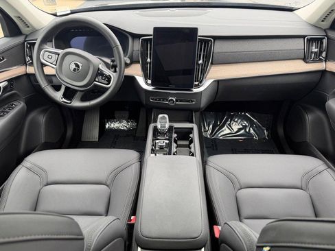 Certified 2025 Volvo XC90 B6 Plus AWD/4WD image 13