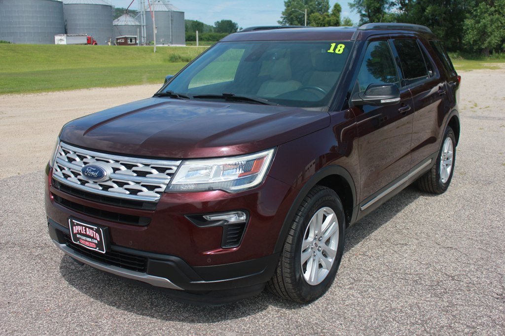 Used 2018 Ford Explorer XLT w/ Equipment Group 202A AWD/4WD image 2