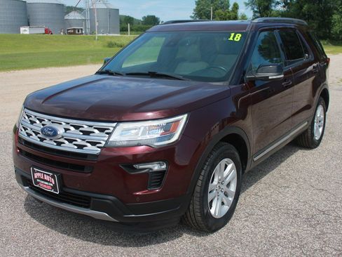 Used 2018 Ford Explorer XLT w/ Equipment Group 202A image 2