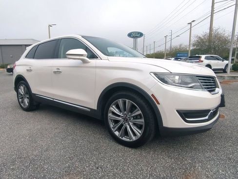 Used 2017 Lincoln MKX Reserve w/ Driver Assistance Package AWD/4WD image 2