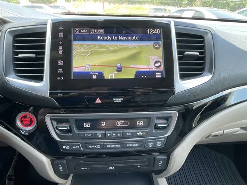 Used 2018 Honda Pilot Touring image 19