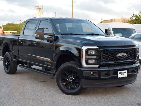 Used 2025 Ford F250 Lariat w/ Black Appearance Package image 3