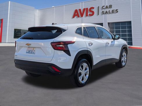 Used 2025 Chevrolet Trax LS image 6
