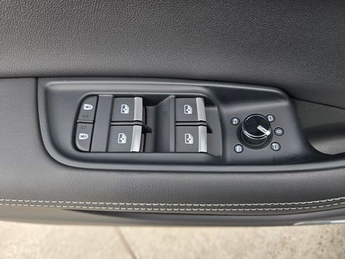 Used 2023 Audi Q8 Prestige image 18