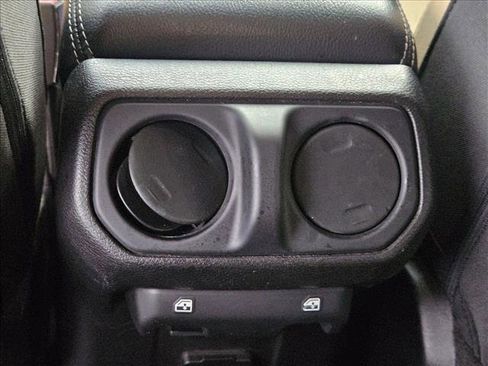 Used 2018 Jeep Wrangler Unlimited Sahara AWD/4WD image 17