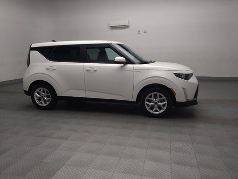 Used 2025 Kia Soul LX w/ LX Technology Package image 11