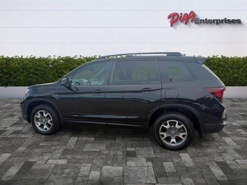 Used 2023 Honda Passport TrailSport image 3
