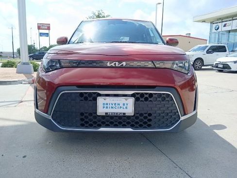 Used 2024 Kia Soul LX w/ Option Group 015 FWD image 2
