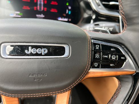 Used 2024 Jeep Grand Cherokee Summit AWD/4WD image 39