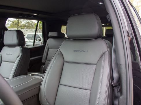 Used 2026 GMC Yukon Denali w/ Sun & Power Step Package AWD/4WD image 12