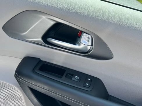Used 2024 Chrysler Pacifica Touring-L FWD image 43