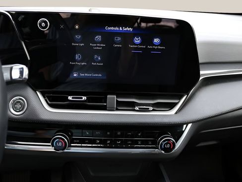 Used 2025 Chevrolet Equinox LT w/ Convenience Package II FWD image 22