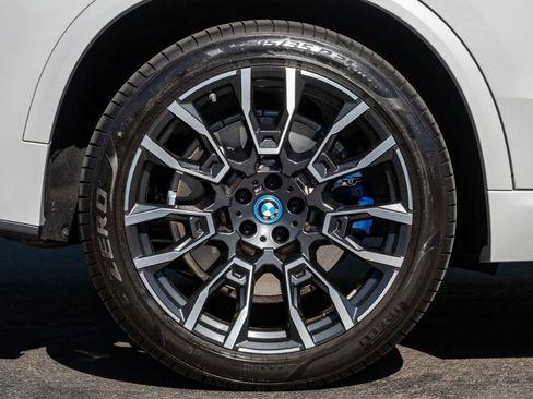 Used 2024 BMW X5 xDrive50e w/ Premium Package AWD/4WD image 11
