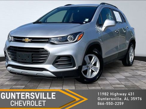 Used 2020 Chevrolet Trax LT w/ LT Convenience Package FWD image 1