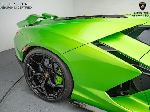 Used 2024 Lamborghini Revuelto AWD/4WD image 6