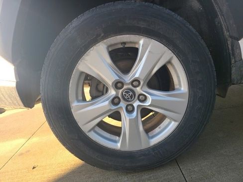 Used 2020 Toyota RAV4 XLE image 10