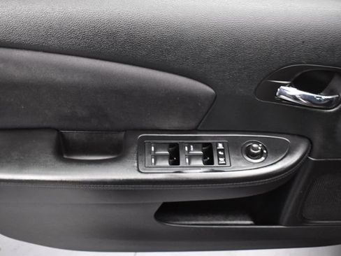Used 2013 Chrysler 200 Touring FWD image 10