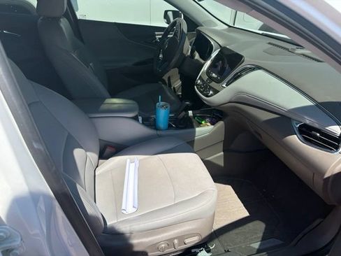Used 2018 Chevrolet Malibu LT w/ Leather Package FWD image 10