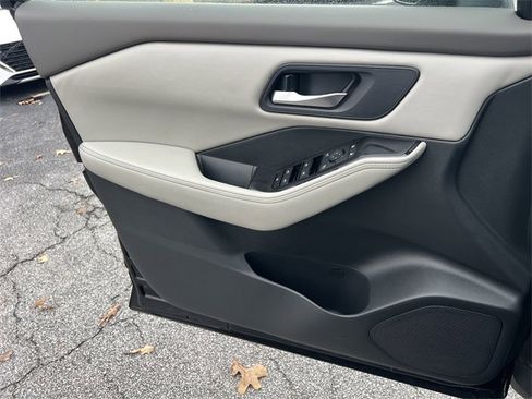 Certified 2024 Nissan Rogue SV image 18