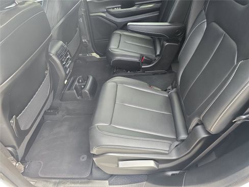 Used 2023 Jeep Grand Cherokee L Limited AWD/4WD image 15