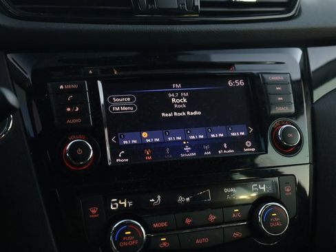 Used 2021 Nissan Rogue Sport SV image 18