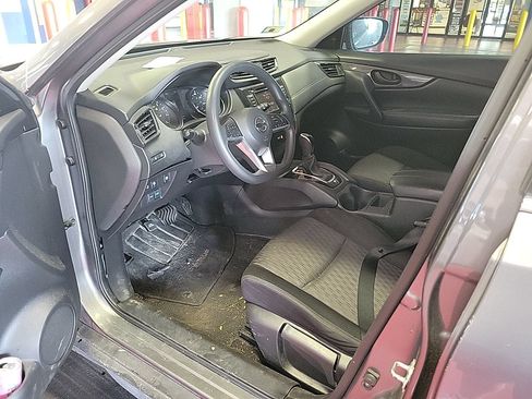 Used 2020 Nissan Rogue S FWD image 7