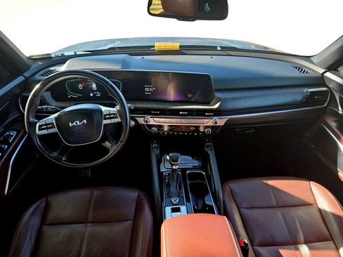 Used 2024 Kia Telluride EX w/ EX Captain's Chair Package image 13